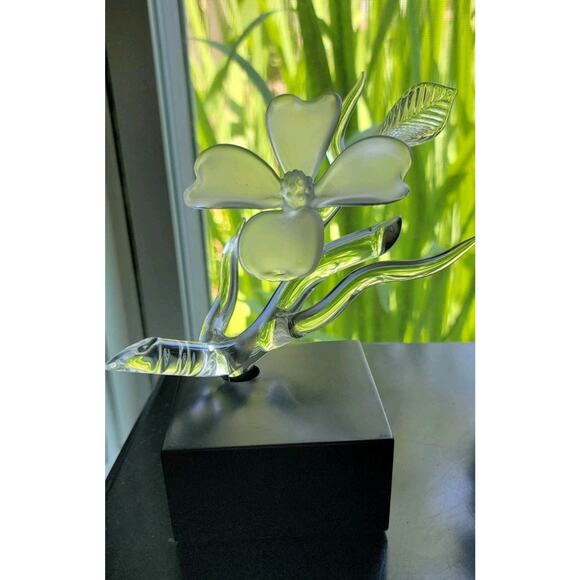 Frabel dogwood blown glass Sculpture On Stand - Picture 4 of 8